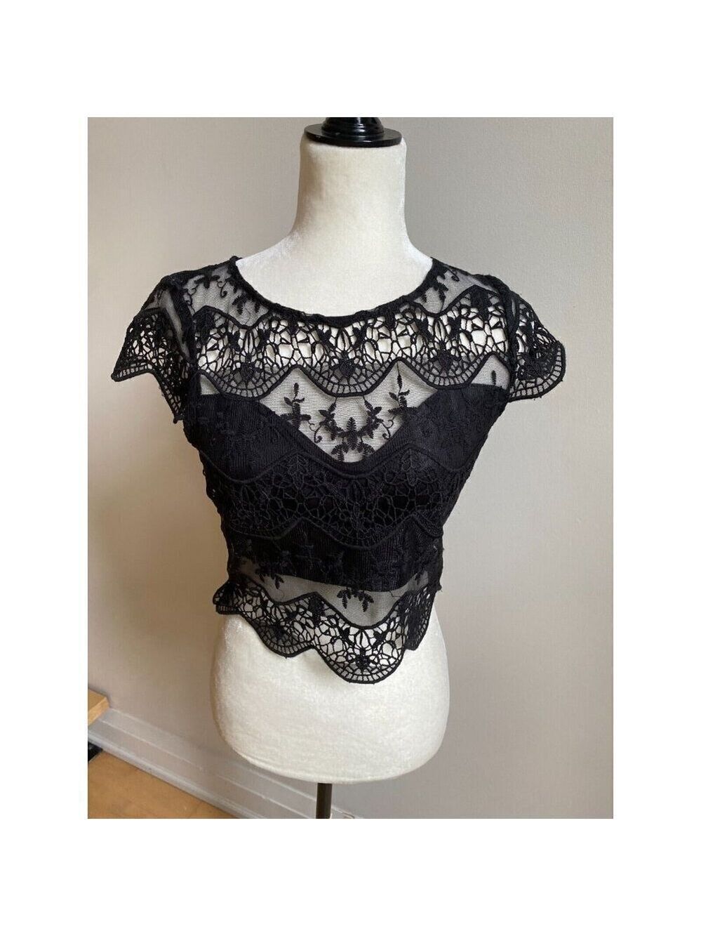 Lovesong women black lace short sleeve top sz Medium